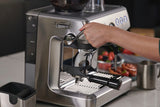 Sage Barista Express Impress hendel aandrukken