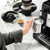 De'Longhi Rivelia koffiemachine Onyx Black - melkopschuimen